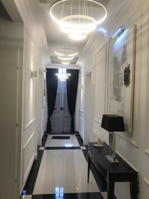 Lazare Maison De Maitre , Appartements De Standing Avec Parking Privatif A Seulement 7 Minutes A Pied Du Centre Historique De Béziers Buitenkant foto